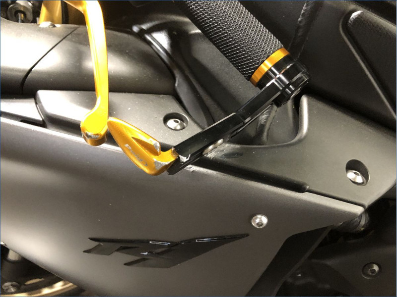 YAMAHA R1 