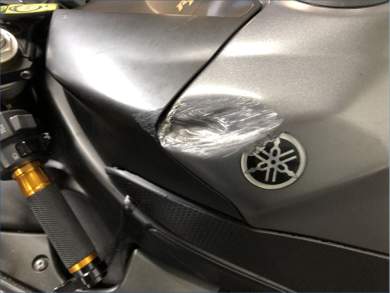 YAMAHA R1 