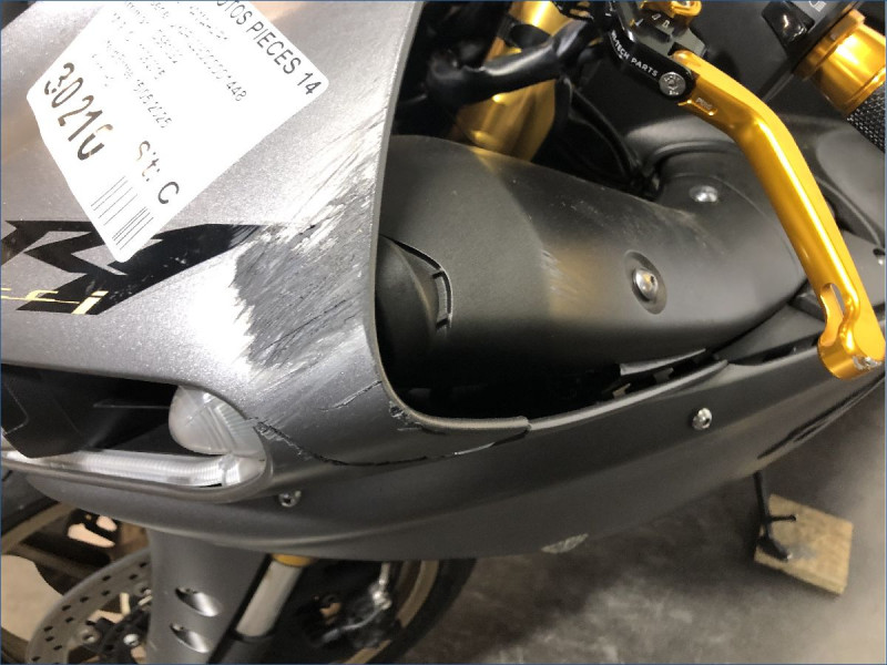YAMAHA R1 