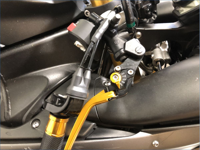 YAMAHA R1 