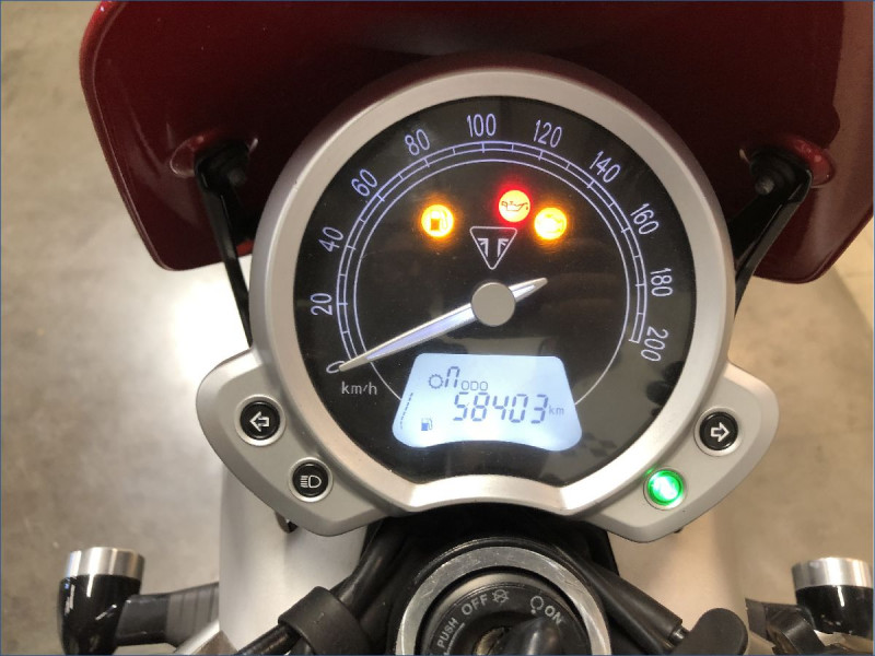 TRIUMPH 900 STREET TWIN 