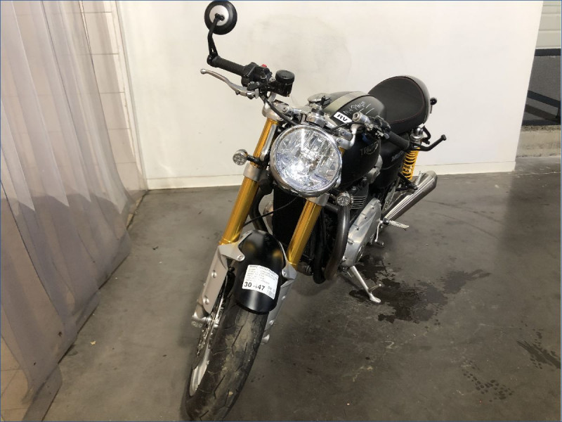 TRIUMPH 1200 THRUXTON R