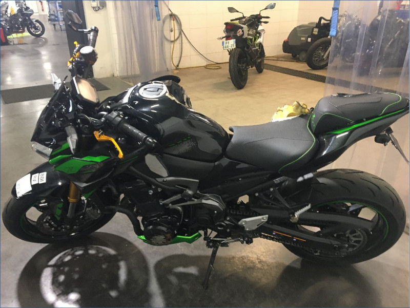 KAWASAKI Z900 