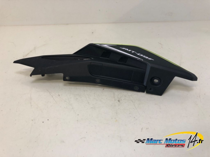 CACHE LATERAL DROIT YAMAHA MT09 2018