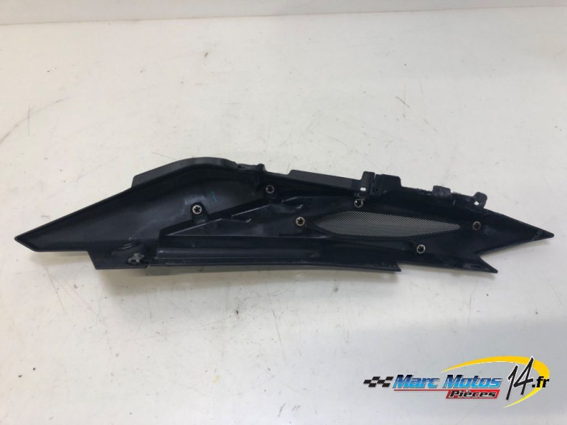 CACHE LATERAL DROIT YAMAHA MT09 2018