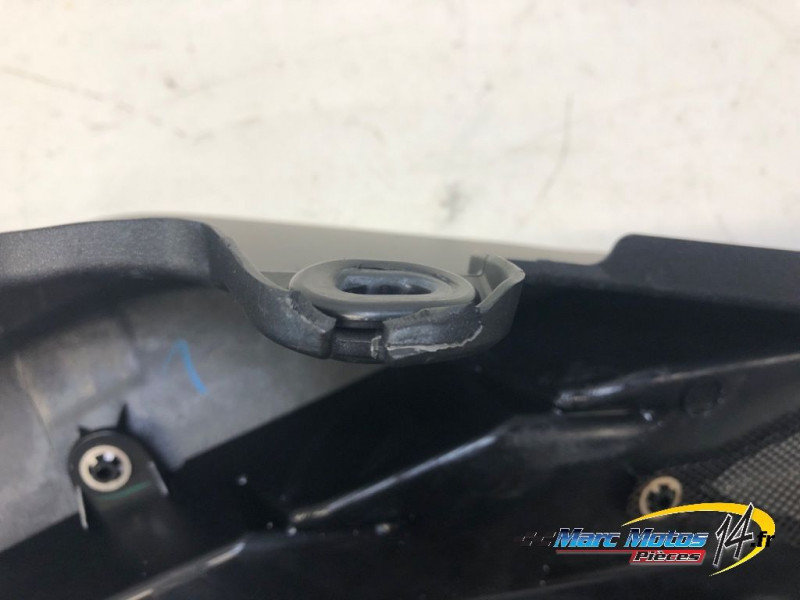 CACHE LATERAL DROIT YAMAHA MT09 2018