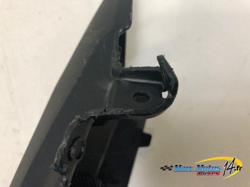 CACHE LATERAL DROIT YAMAHA MT09 2018