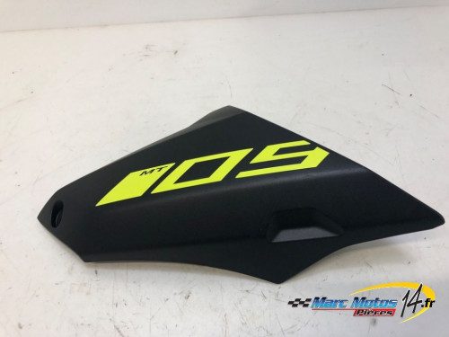 ECOPE DE RESERVOIR DROITE YAMAHA MT09 2018