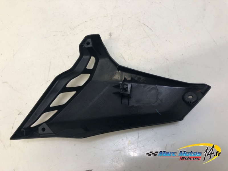 ECOPE DE RESERVOIR DROITE YAMAHA MT09 2018