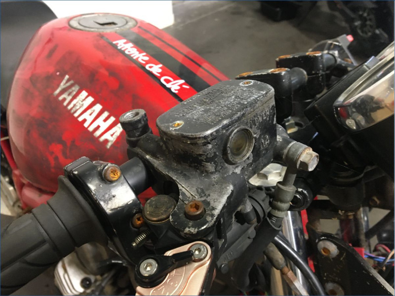YAMAHA 600 XJN 