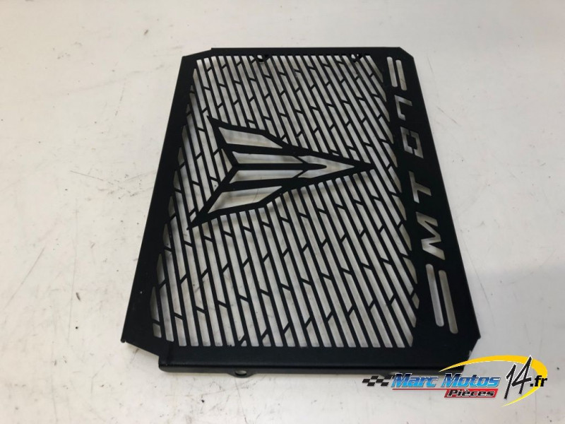 GRILLE DE RADIATEUR YAMAHA MT07 A2 2014