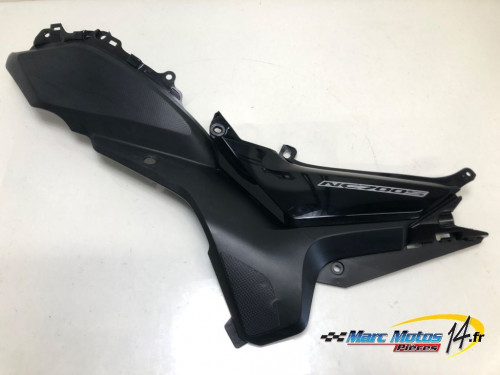 CACHE LATERAL INTERMEDIAIRE GAUCHE HONDA NC700S 35KW 2012