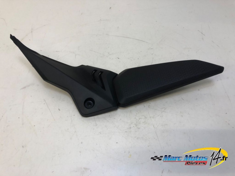 CACHE LATERAL INTERMEDIAIRE DROIT HONDA CBR650R ABS 2021