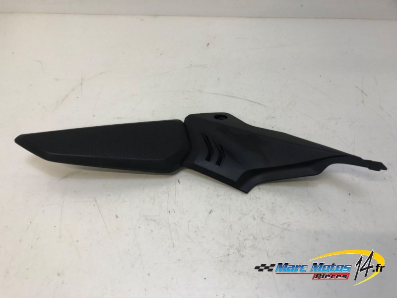 CACHE LATERAL INTERMEDIAIRE DROIT HONDA CBR650R ABS 2021
