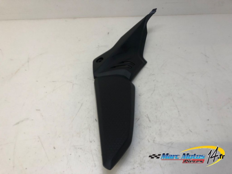 CACHE LATERAL INTERMEDIAIRE DROIT HONDA CBR650R ABS 2021