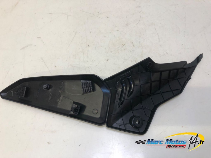 CACHE LATERAL INTERMEDIAIRE DROIT HONDA CBR650R ABS 2021