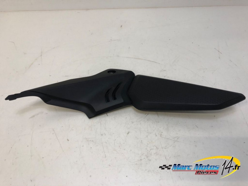 CACHE LATERAL INTERMEDIAIRE GAUCHE HONDA CBR650R ABS 2021