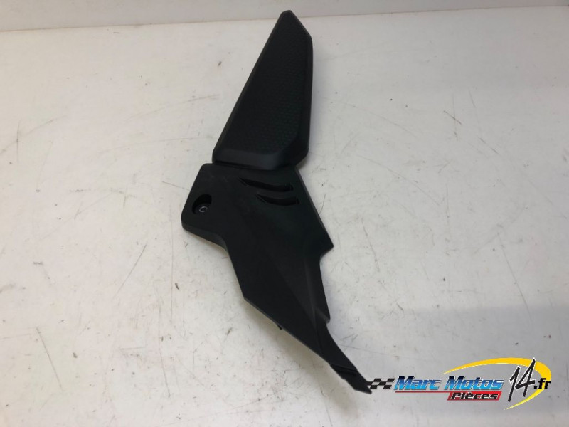 CACHE LATERAL INTERMEDIAIRE GAUCHE HONDA CBR650R ABS 2021