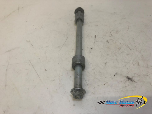 AXE DE ROUE ARRIERE HONDA 125 VARADERO 2001