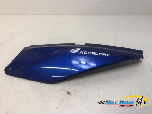 CACHE LATERAL GAUCHE HONDA 125 VARADERO 2001
