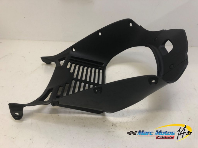 HABILLAGE DE TETE DE FOURCHE INFERIEUR HONDA 125 VARADERO 2001