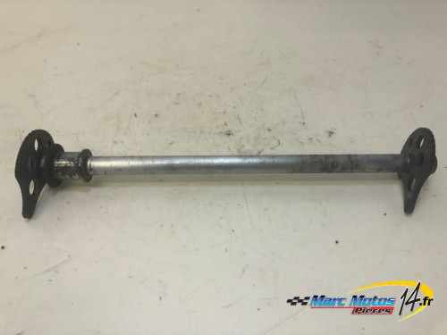 AXE DE ROUE ARRIERE YAMAHA 125 TW 2002
