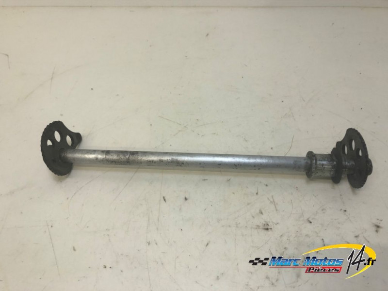 AXE DE ROUE ARRIERE YAMAHA 125 TW 2002