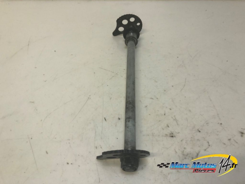 AXE DE ROUE ARRIERE YAMAHA 125 TW 2002