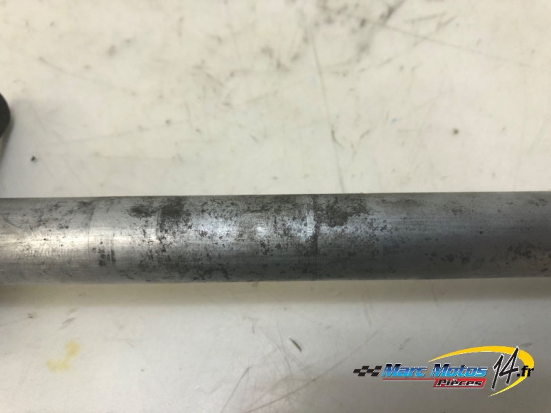 AXE DE ROUE ARRIERE YAMAHA 125 TW 2002