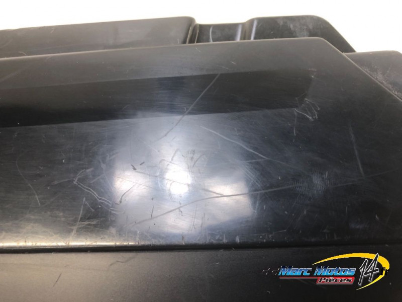 CACHE LATERAL GAUCHE YAMAHA 125 TW 2002