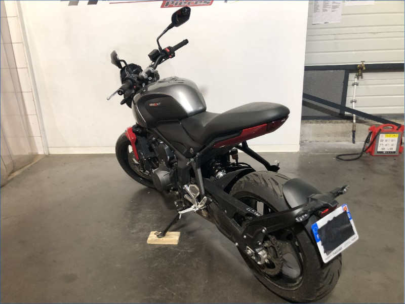TRIUMPH 660 TRIDENT 