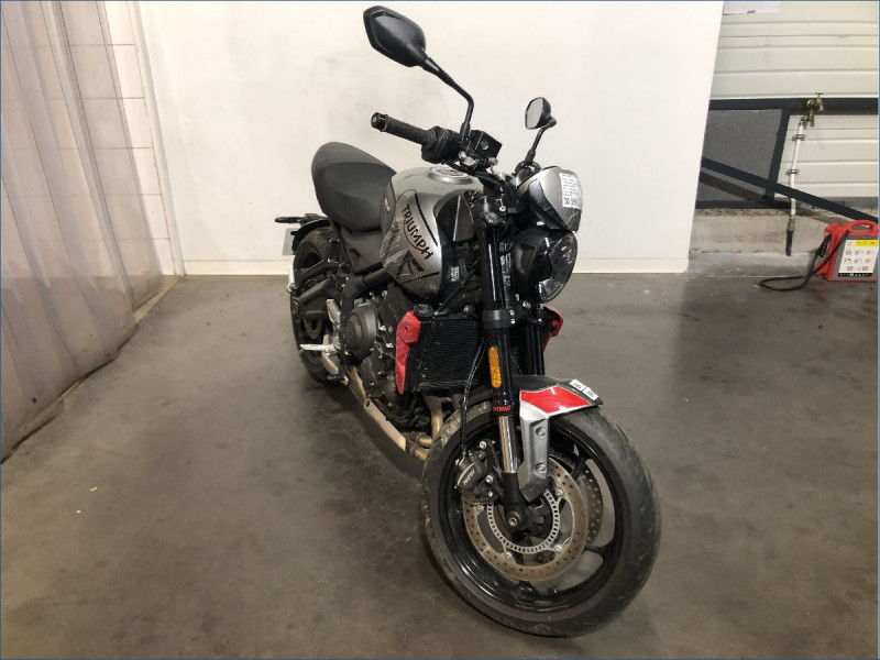 TRIUMPH 660 TRIDENT 