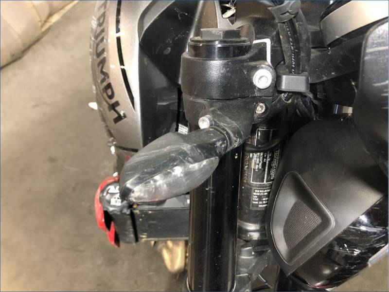 TRIUMPH 660 TRIDENT 