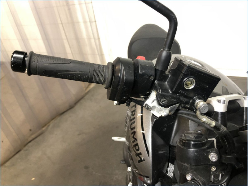 TRIUMPH 660 TRIDENT 