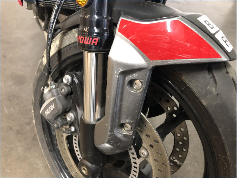 TRIUMPH 660 TRIDENT 