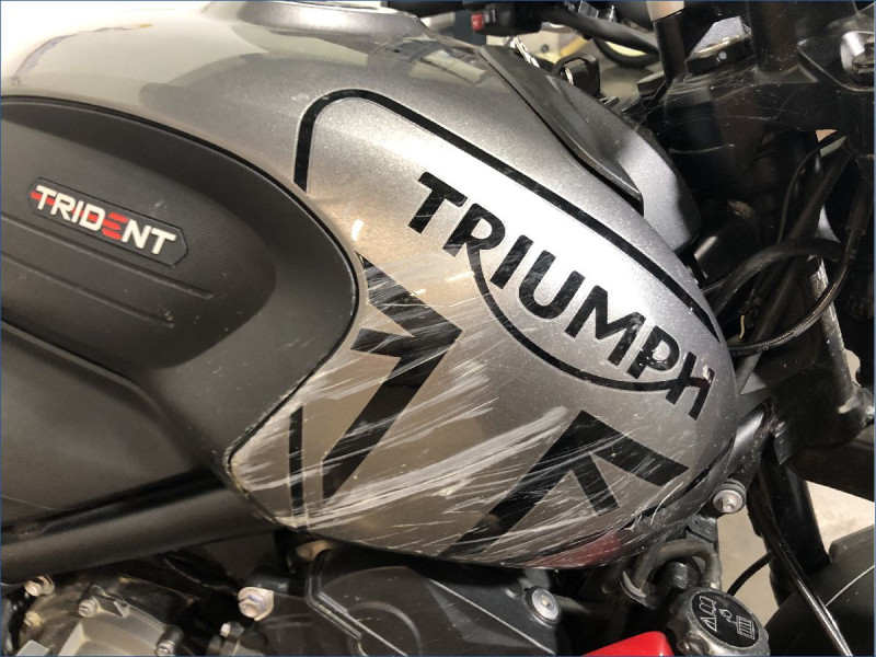 TRIUMPH 660 TRIDENT 
