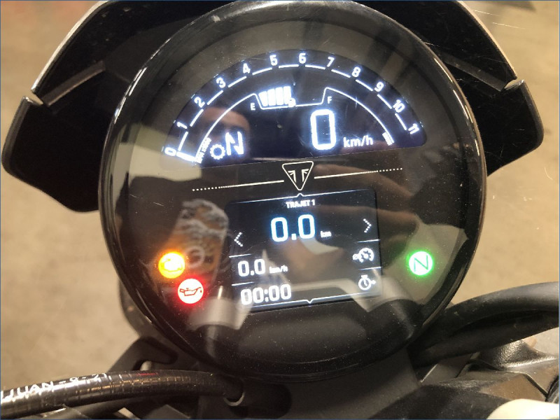 TRIUMPH 660 TRIDENT 