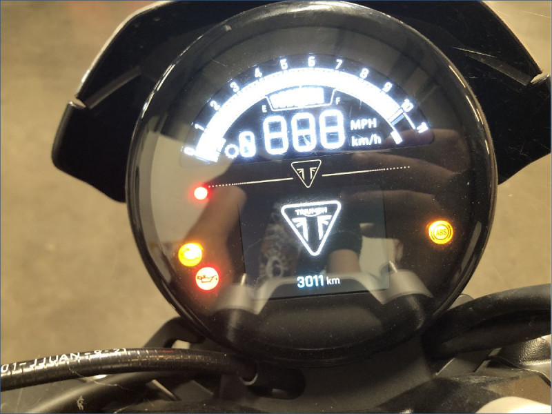 TRIUMPH 660 TRIDENT 
