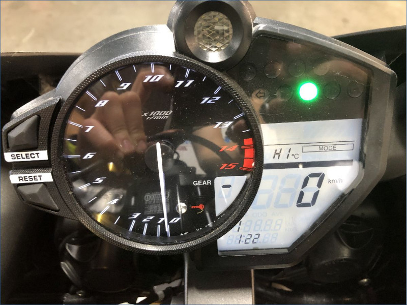 YAMAHA R1 