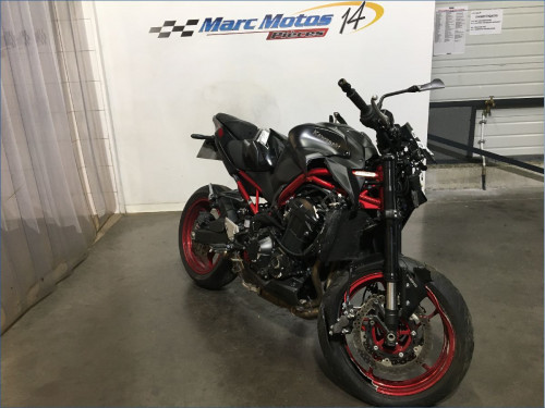 KAWASAKI Z900 