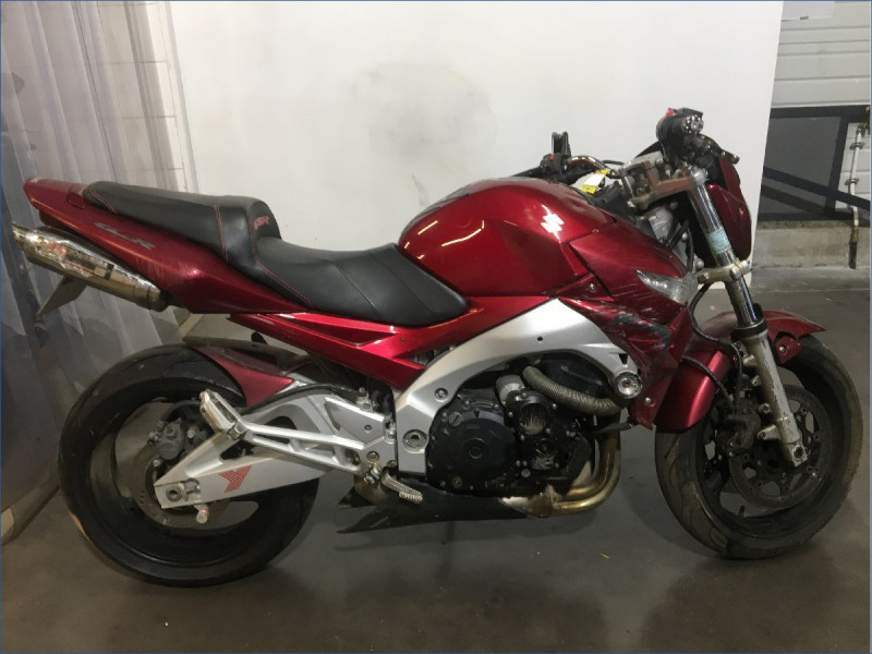 SUZUKI 600 GSR 
