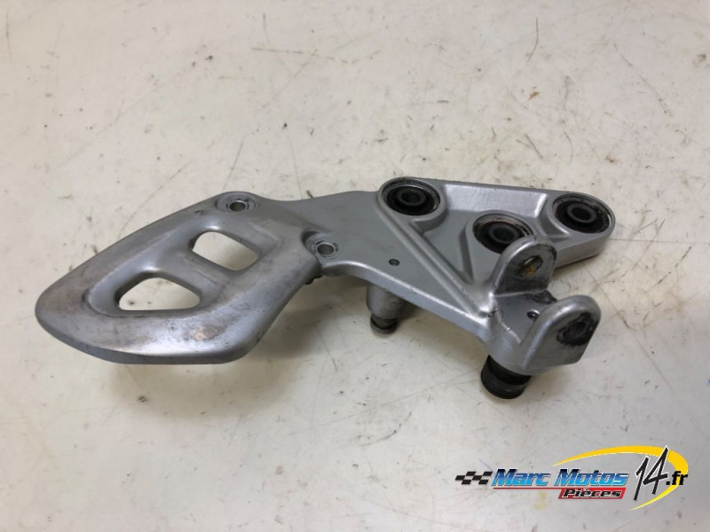 PLATINE AVANT DROITE SUZUKI 1300 GSXR HAYABUSA 2000