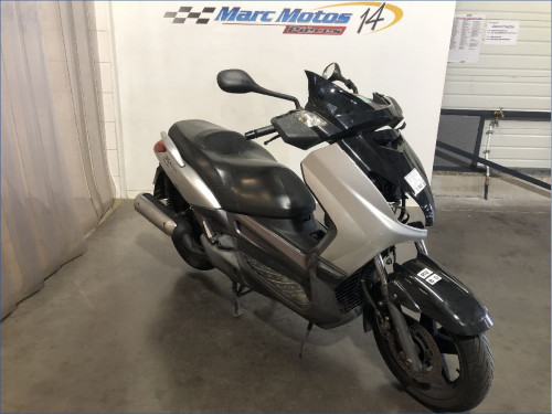 YAMAHA 125 XMAX 
