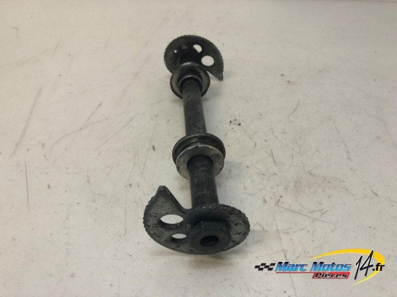 AXE DE ROUE ARRIERE YAMAHA 600 TT S 1994