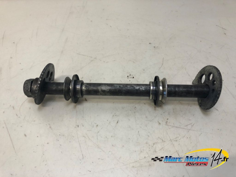 AXE DE ROUE ARRIERE YAMAHA 600 TT S 1994