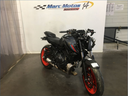 YAMAHA MT07 