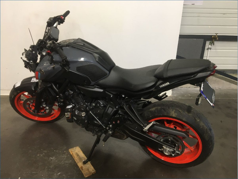 YAMAHA MT07 