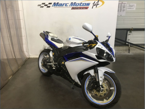 YAMAHA R1 