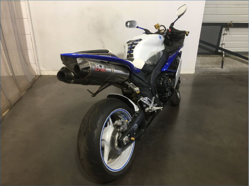YAMAHA R1 
