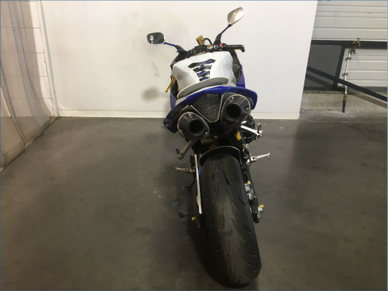 YAMAHA R1 
